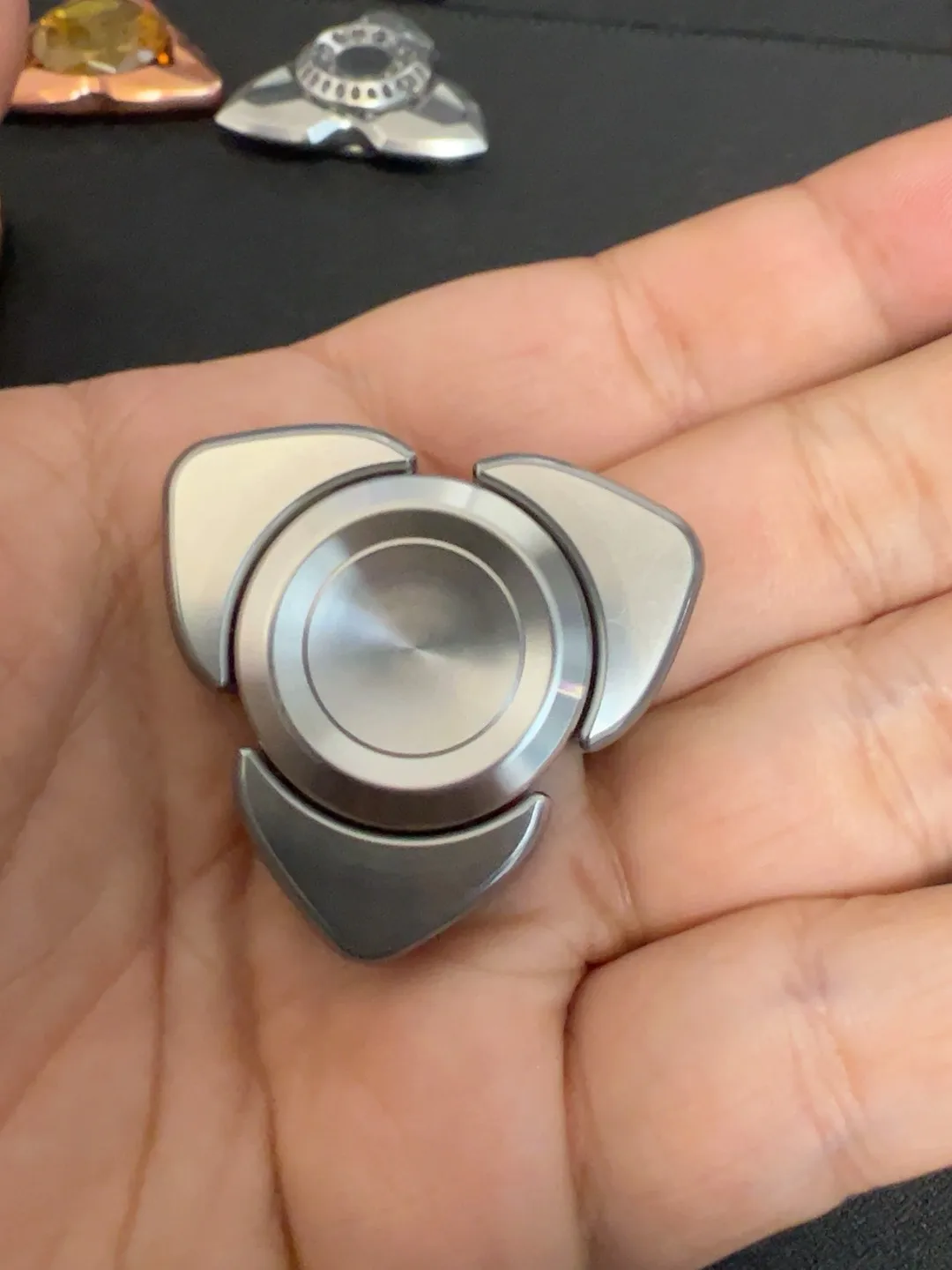 

Chenxi mini fingertip gyroscope made of stainless steel and gold material