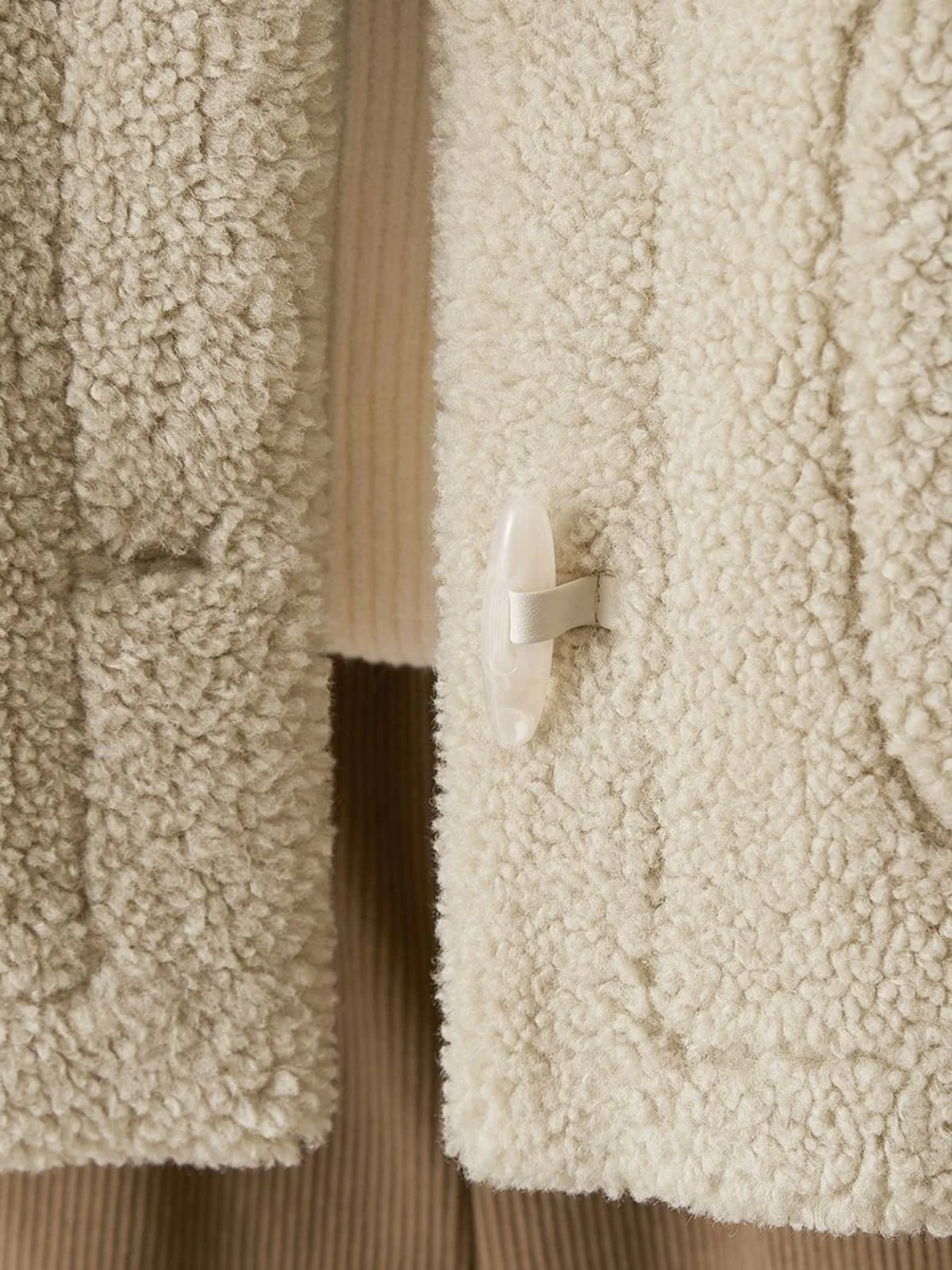 IHIMI Jaqueta de Pele Curta Espada de Inverno Fena Casual com Capuz Forrada de Lã Versátil de Alta Qualidade Fibra de ...