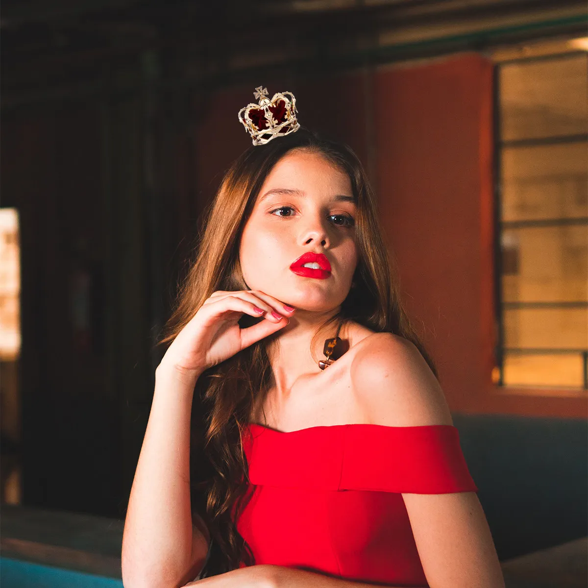 

Золотая корона-заколка для волос, 1 шт., для Хэллоуина, косплея, вечеринок, трехмерный головной убор королевы, аксессуары для волос, головной убор на Хэллоуин