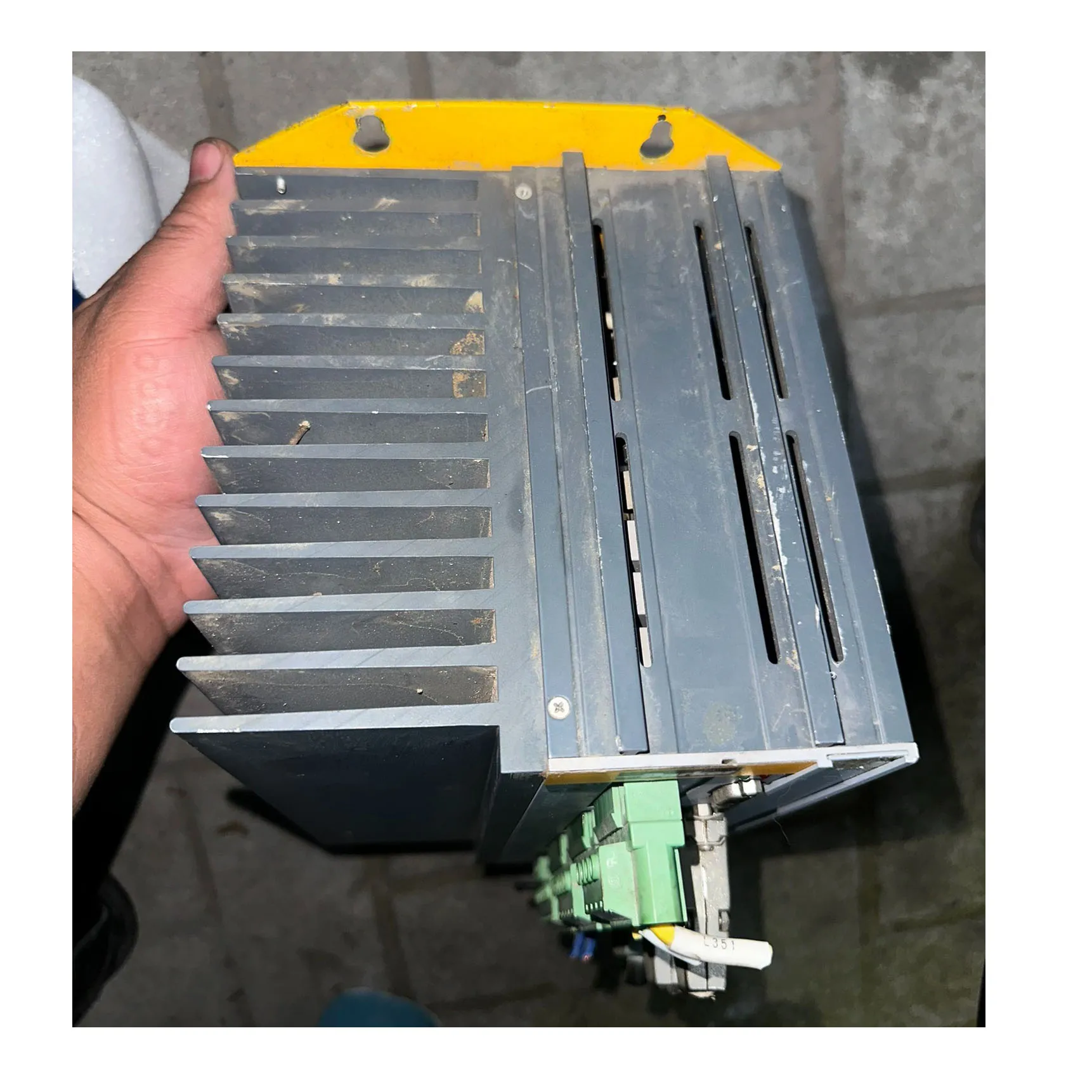 محرك سيرفو C3S150V4F10 I10 T10 M00 مع الضمان