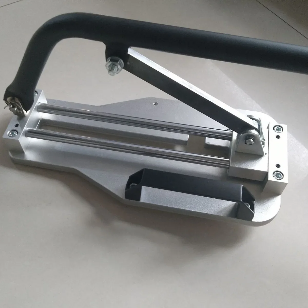 Aluminum plastic doors and windows manual leveling portable convenient doors and windows window frame plane angle cleaning