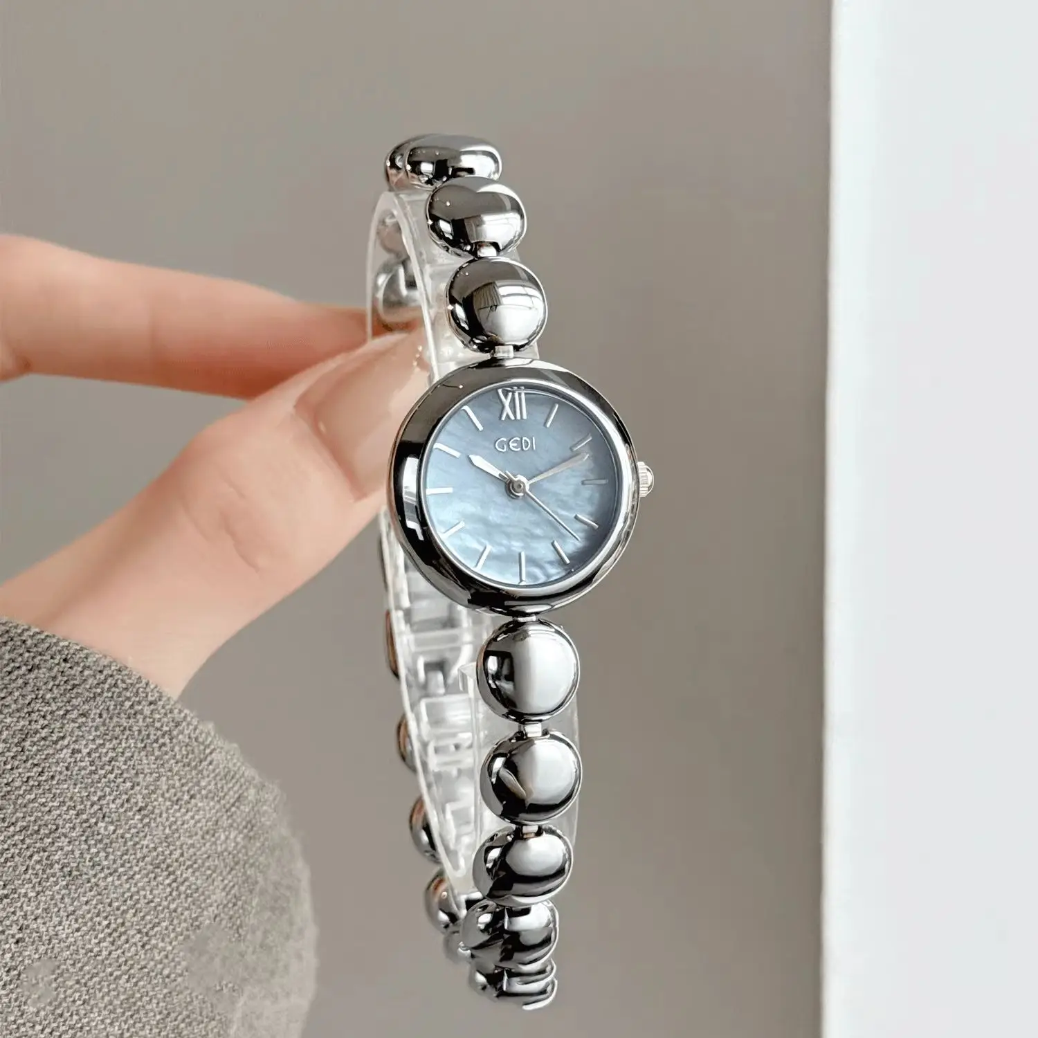 Silver Women's Watch Mother Of Pearl Dial Round Small Wristwatch Metal Bracelet Ladies Elegant Quartz Watches Daily Dress Clock