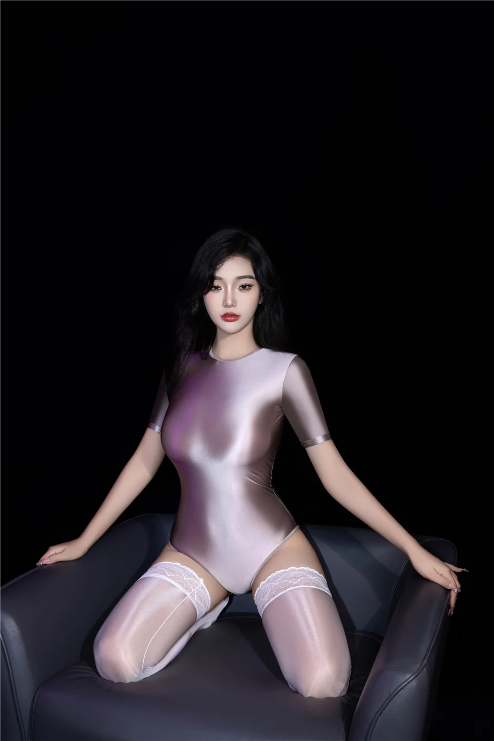 セクシーな女性コスプレメイドオイル光沢のある光沢のあるハイカットボディスーツ弾性ヨガシェイピングタイトな汚れスムーズなレオタード水着