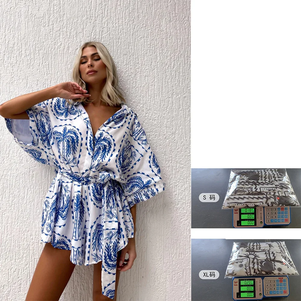 Macacão feminino de verão com amarração na cintura, estampa geométrica e estilo sexy.