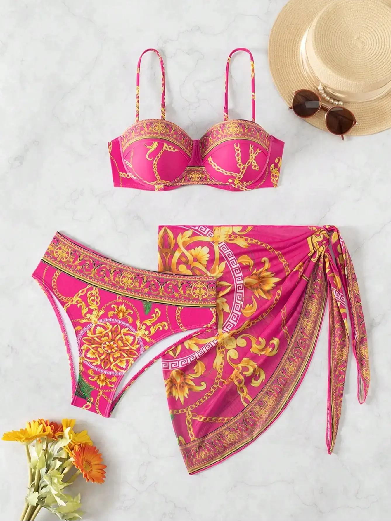 

Летний пляжный комплект из трех предметов: платье-накидка с цепным принтом и бикини для женщин