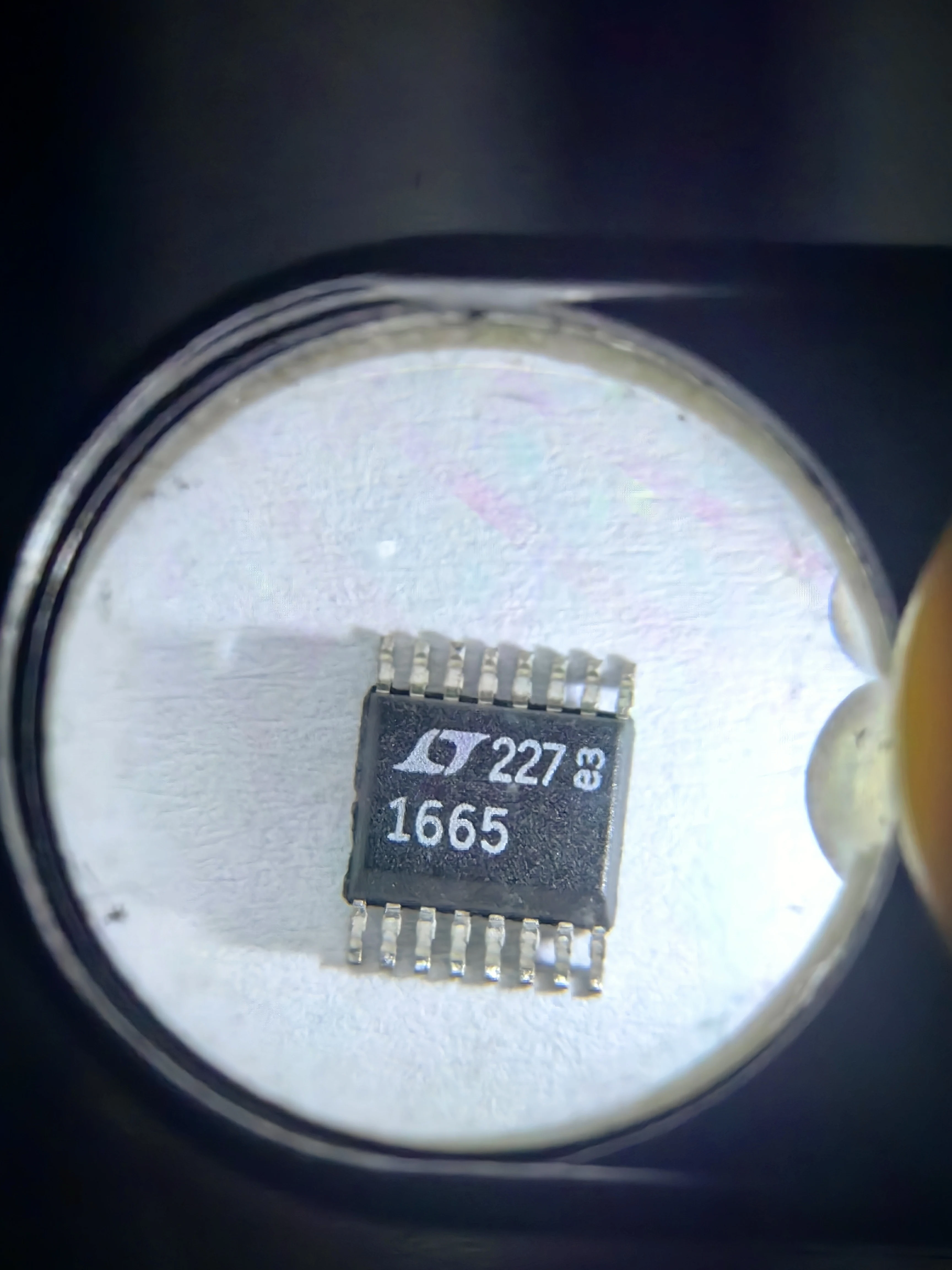 LTC1665CGN LTC1665IGN LTC1665 - Micropower Octal 8 بت DACs