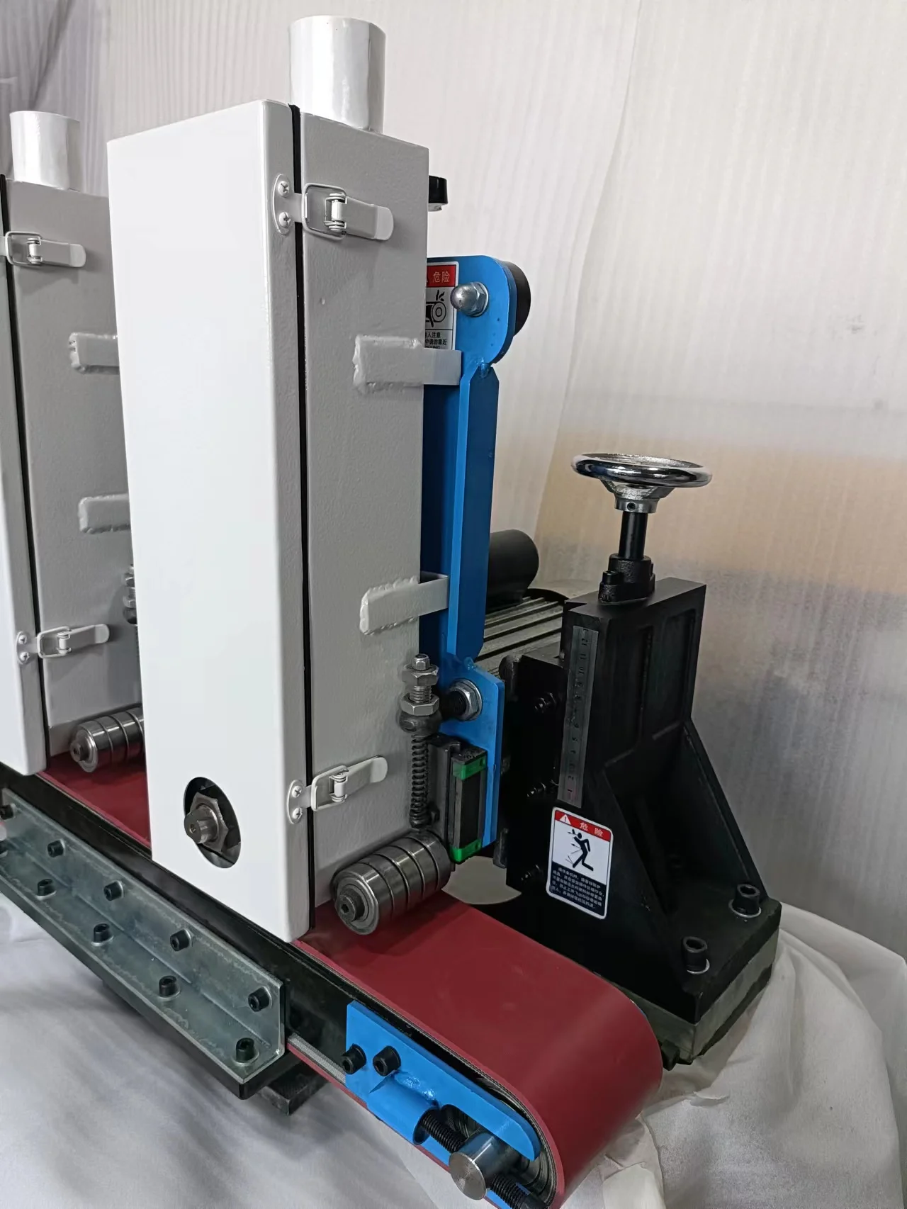 Lucidatrice automatica per piccoli aerei piatti per molatura di bave metalliche per acciaio inossidabile