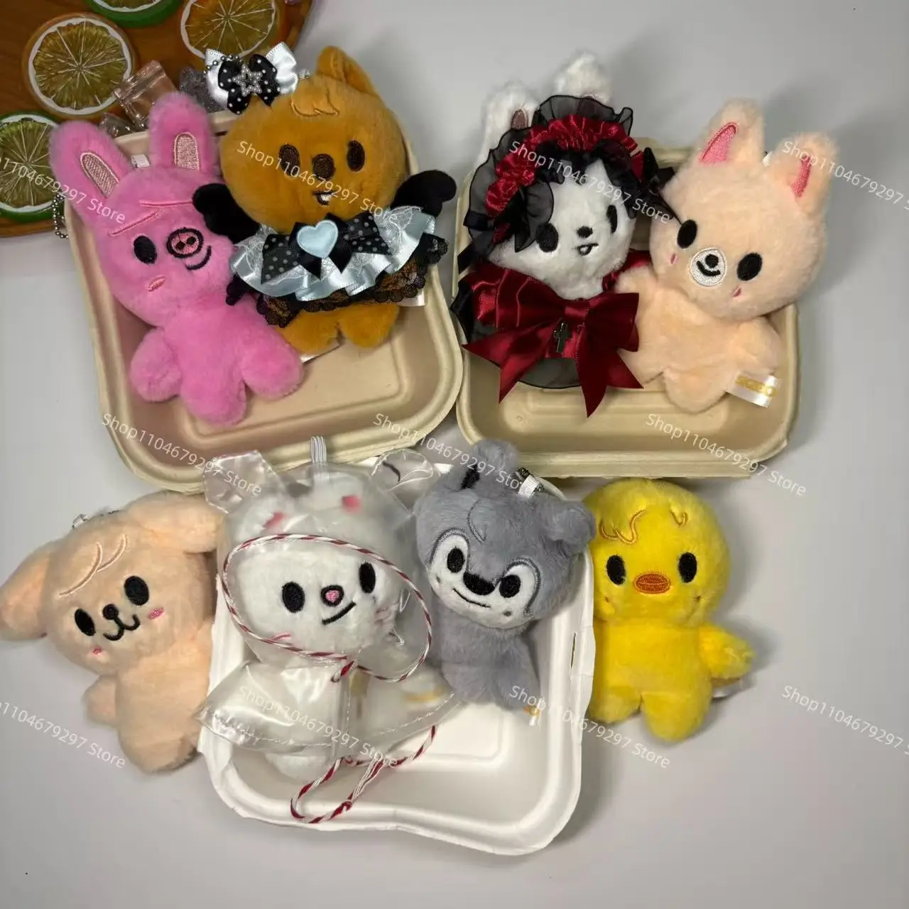 

SKZOO Stray Kids Keychain Cute Hair Clip Blue Black Polka Dot Lace Puff Skirt Plush Doll TXT Doll Keyring Stray Kids Accessories