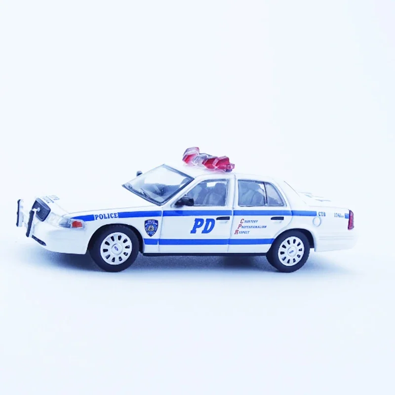 

596 Diecast 1:64 Scale Crown Victoria CV New York Painted Alloy Car Model Collection Souvenir Static Display Ornament length 7cm