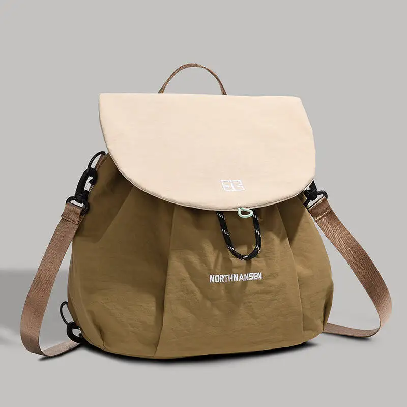 حقيبة ظهر برباط مقاومة للماء من النايلون بسعة كبيرة وتصميم رفرف وأشرطة قابلة للتعديل متينة للتنقل اليومي والسفر غير الرسمي