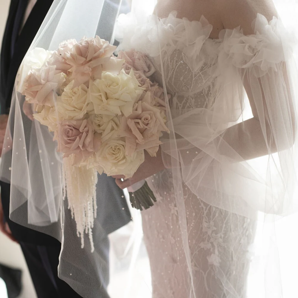 Vestido de boda de lujo con lentejuelas y hombros descubiertos, vestido de novia con escote Corazón, sirena, flores 3D, manga larga abullonada