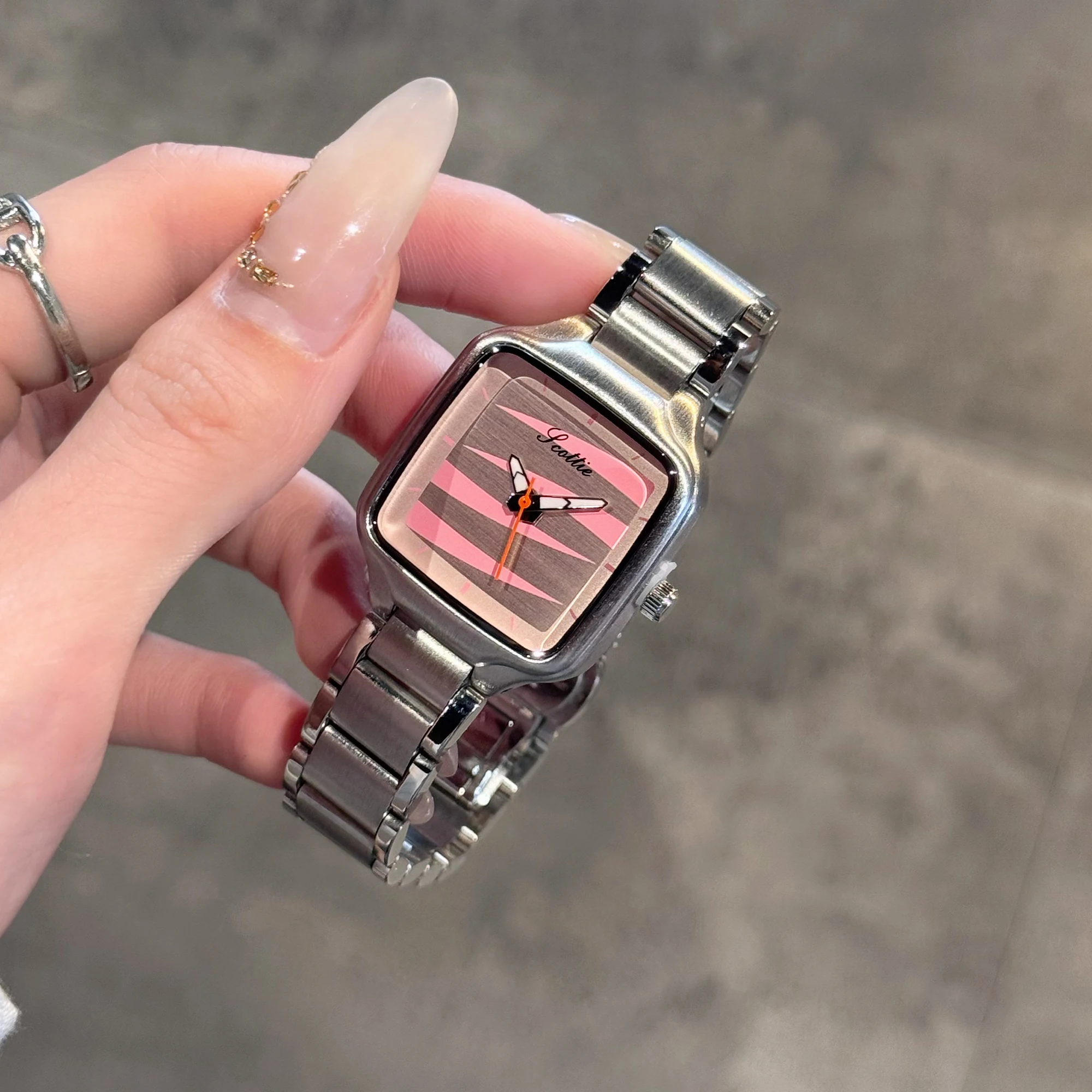 الدوبامين موضة ساعة نسائية 2025 جديد فاخر المتخصصة ساعة كوارتز عادية بسيطة لطيف الفتاة ساعة كلية نمط ساعة متقدمة #1