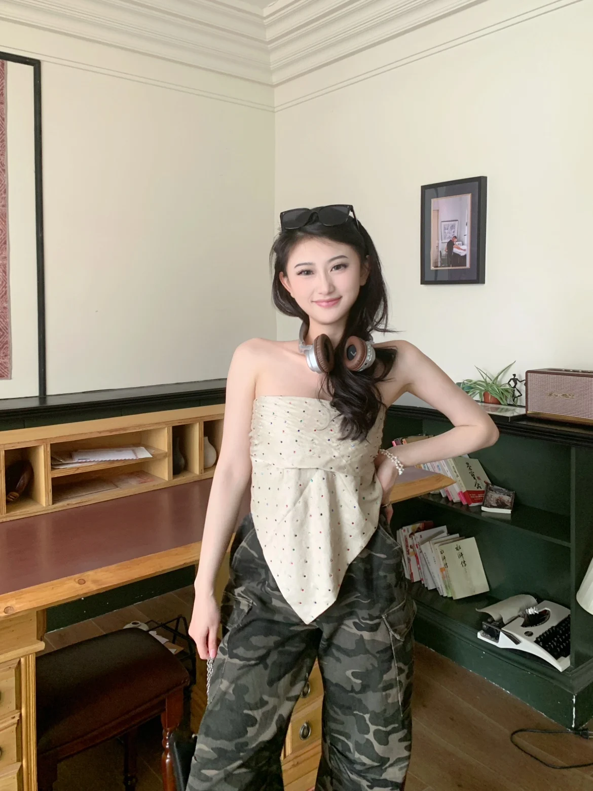 

Сексуальный топ-бандо в горошек с асимметричным дизайном, облегающий, в стиле американской модницы, для повседневной носки, простые длинные брюки с низкой талией и узлом