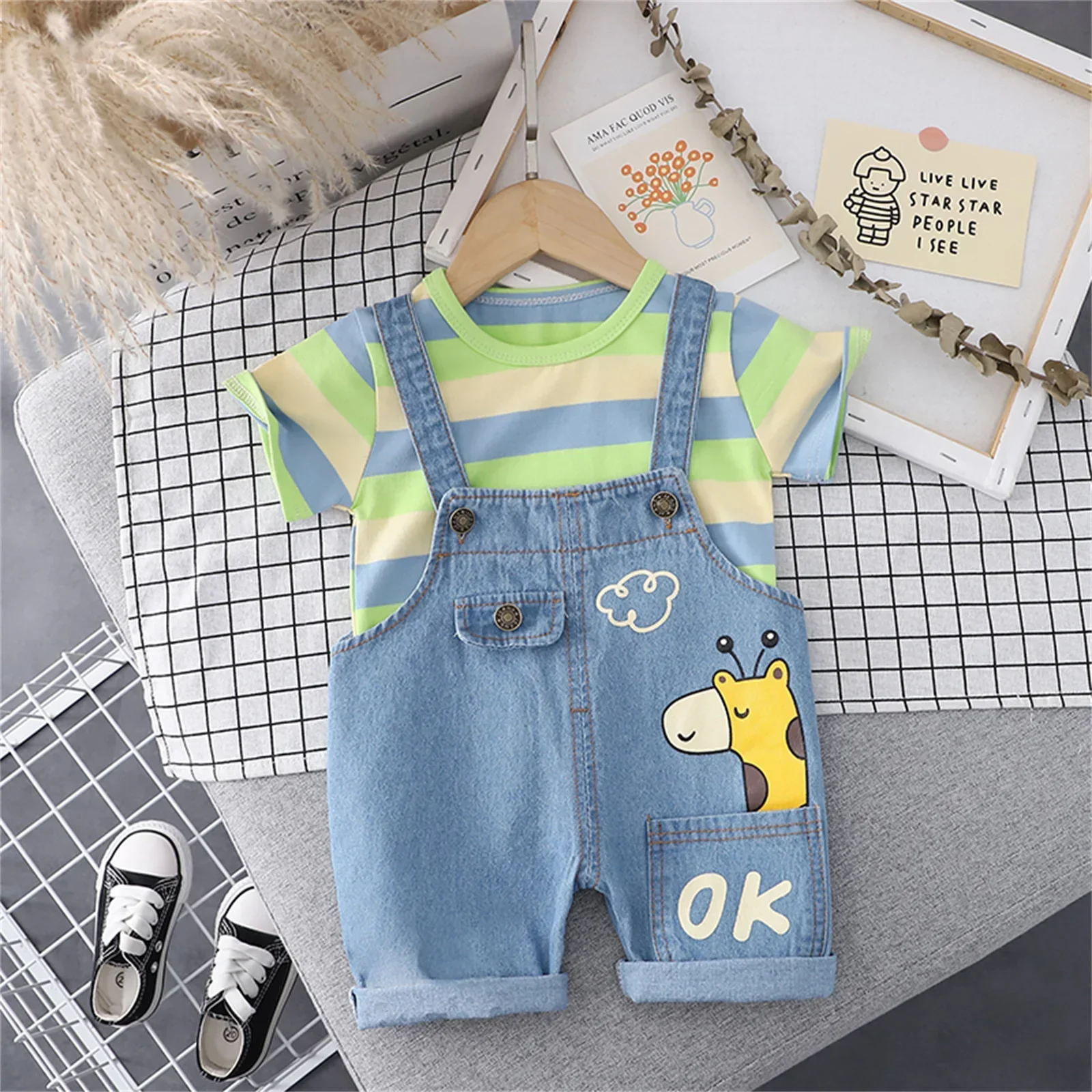 PatPat 2pcs Baby Boy/Girl 95% Cotton Short-sleeve Striped Tee and Cartoon Giraffe Print Denim Overalls Shorts Set