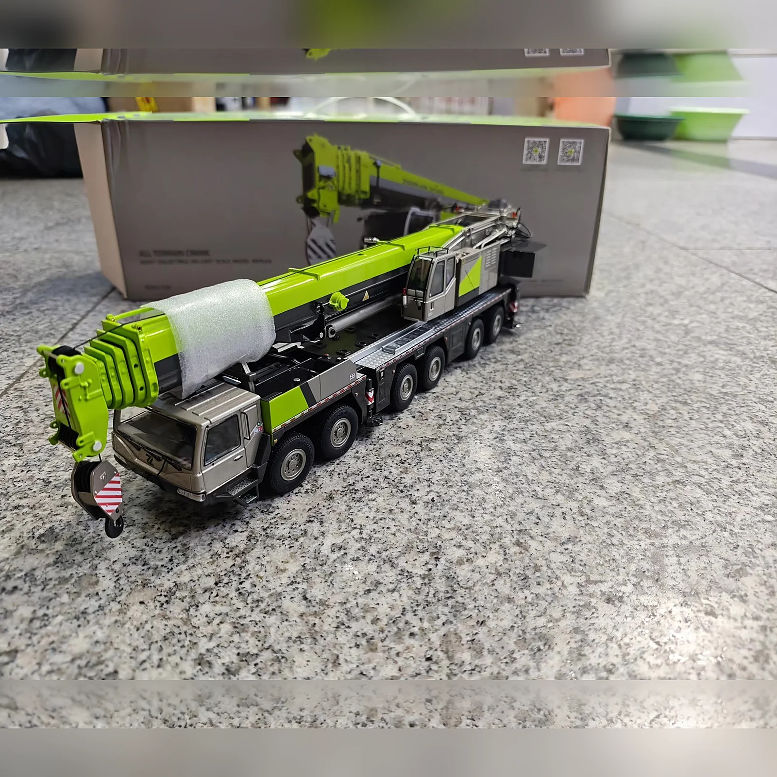 Diecast Model 1:50 Scale ZOOMLION ZAT2000V All Terrain Crane Truck Model Engineering Toy Kit with Assembly Instructions