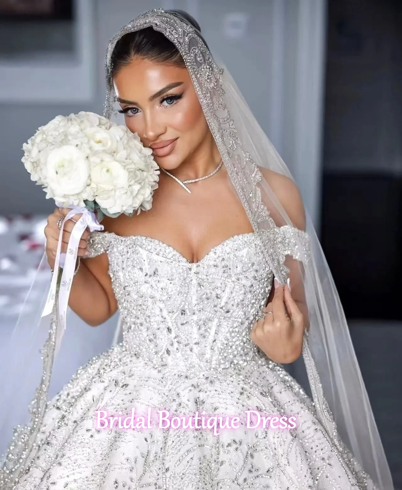 Customized Luxurious Shiny Lace Sweetheart Ball Gown Wedding Dress Beading Pearls Appliques Bridal Gowns Train vestidos de novia