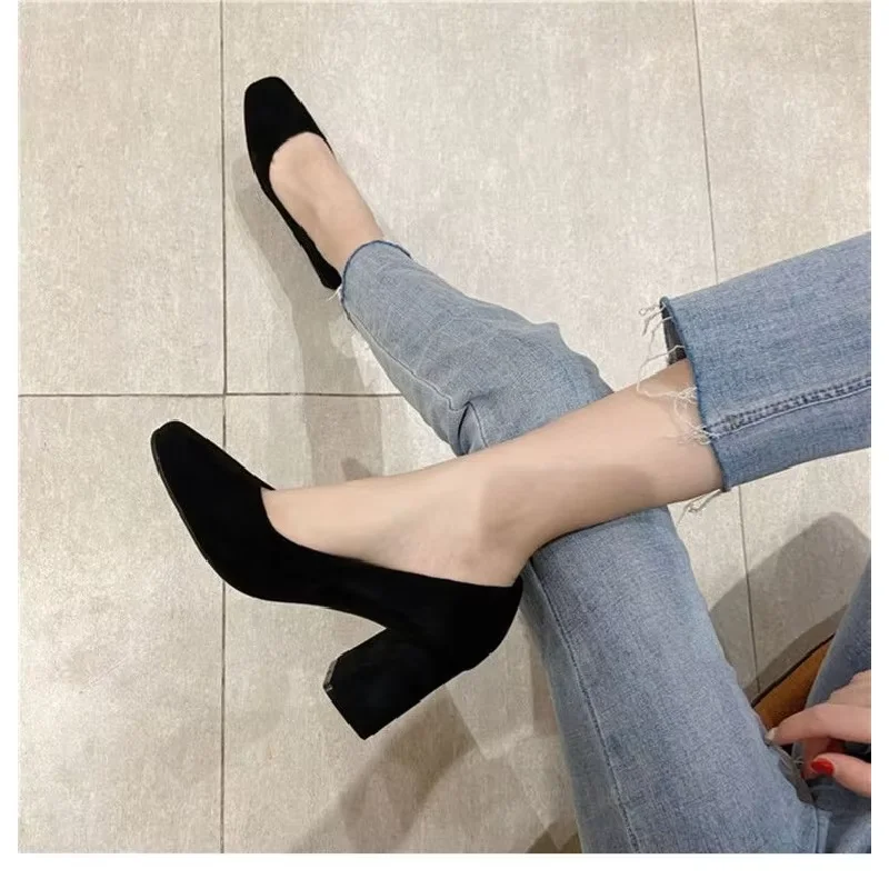 2025 SS الأكثر مبيعًا! حذاء بكعب مكتنز من الجلد الطبيعي باللون الأسود، مقدمة مربعة، جاهز للمكتب، مضاد للانزلاق ومتين، مريح ومتعدد الاستخدامات