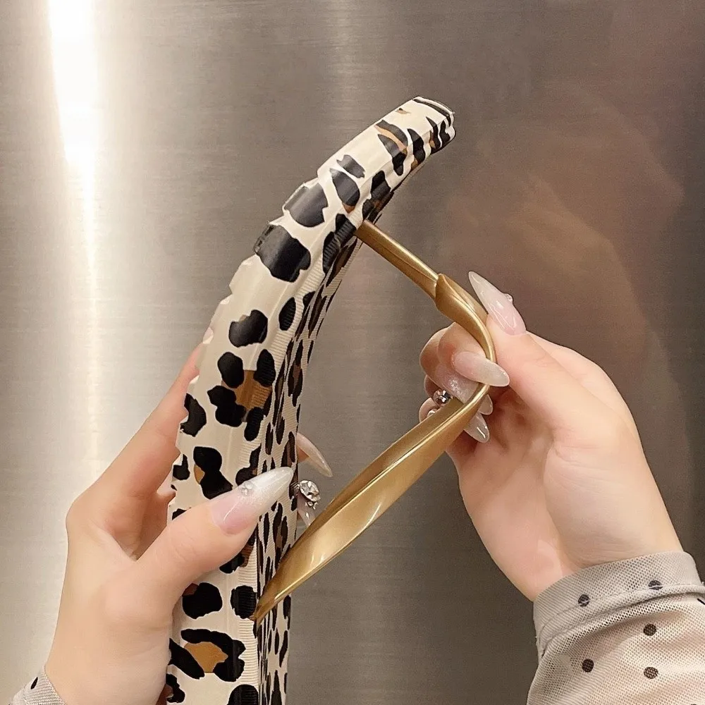 Fotografia 6: Chinelo Leopardo Simples e Versátil Antiderrapante Elegante para Mulheres, Sandálias de Praia, Chinelos Plataforma para Uso Interno e Externo