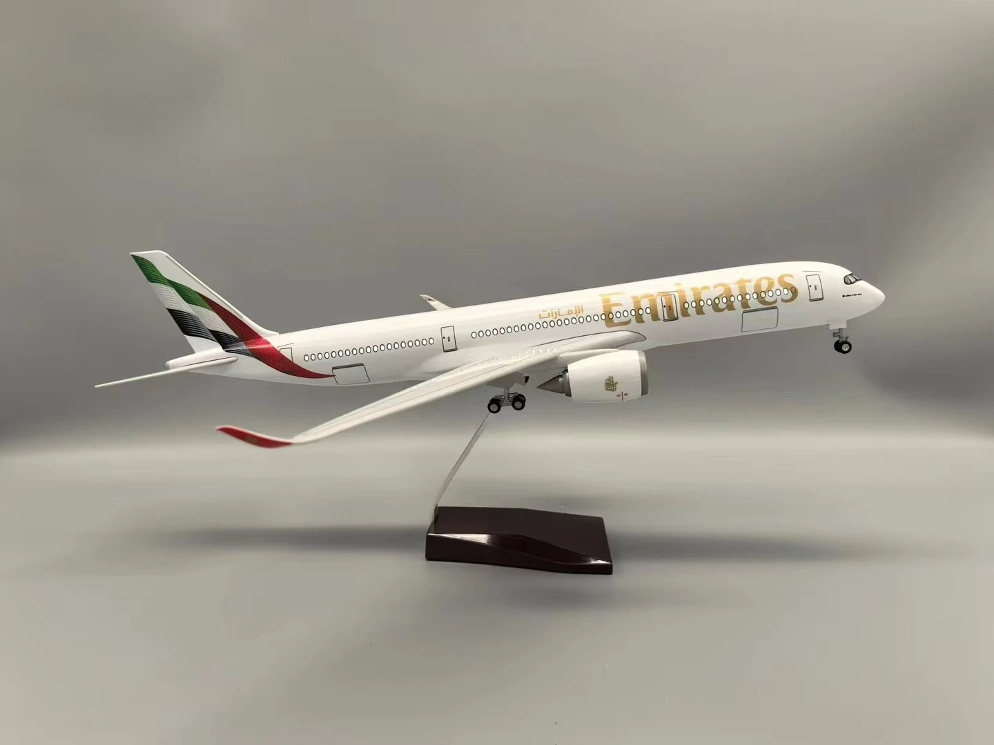 47CM Aircraft Model 1:142 Airplane Model Emirates Airbus 350 Plane Model Kits with LED Light(Touch or Sound Control) for Decorat