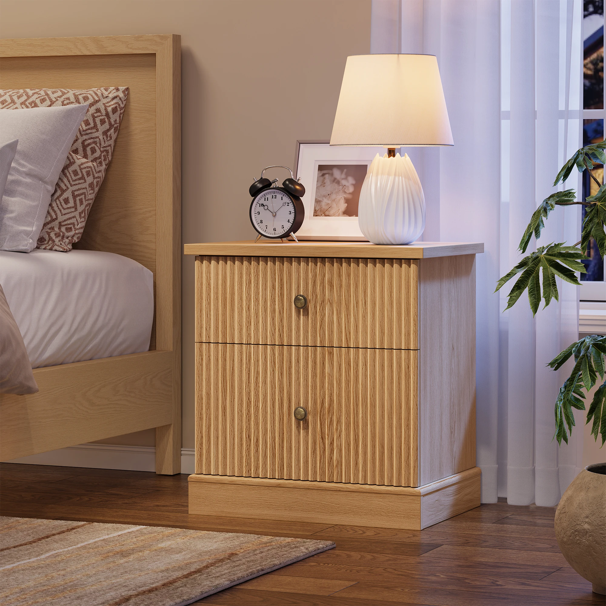 Comodino moderno con finitura scanalata, tavolino da comodino di 61 cm, piccolo mobile contenitore con 2 cassetti, tavolino laterale con base curva e stabile.