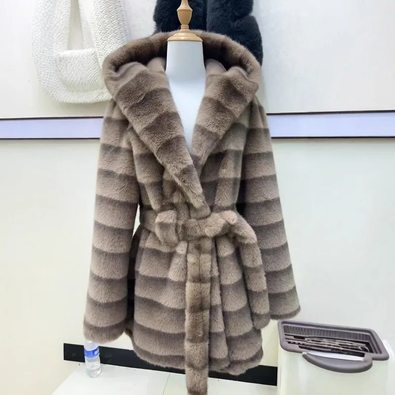 Mantel Bulu Imitasi Mink Mewah Gaya Eropa dengan Kerah Topi atau Jas untuk Wanita, Tebal dan Hangat, Model Panjang Sedang