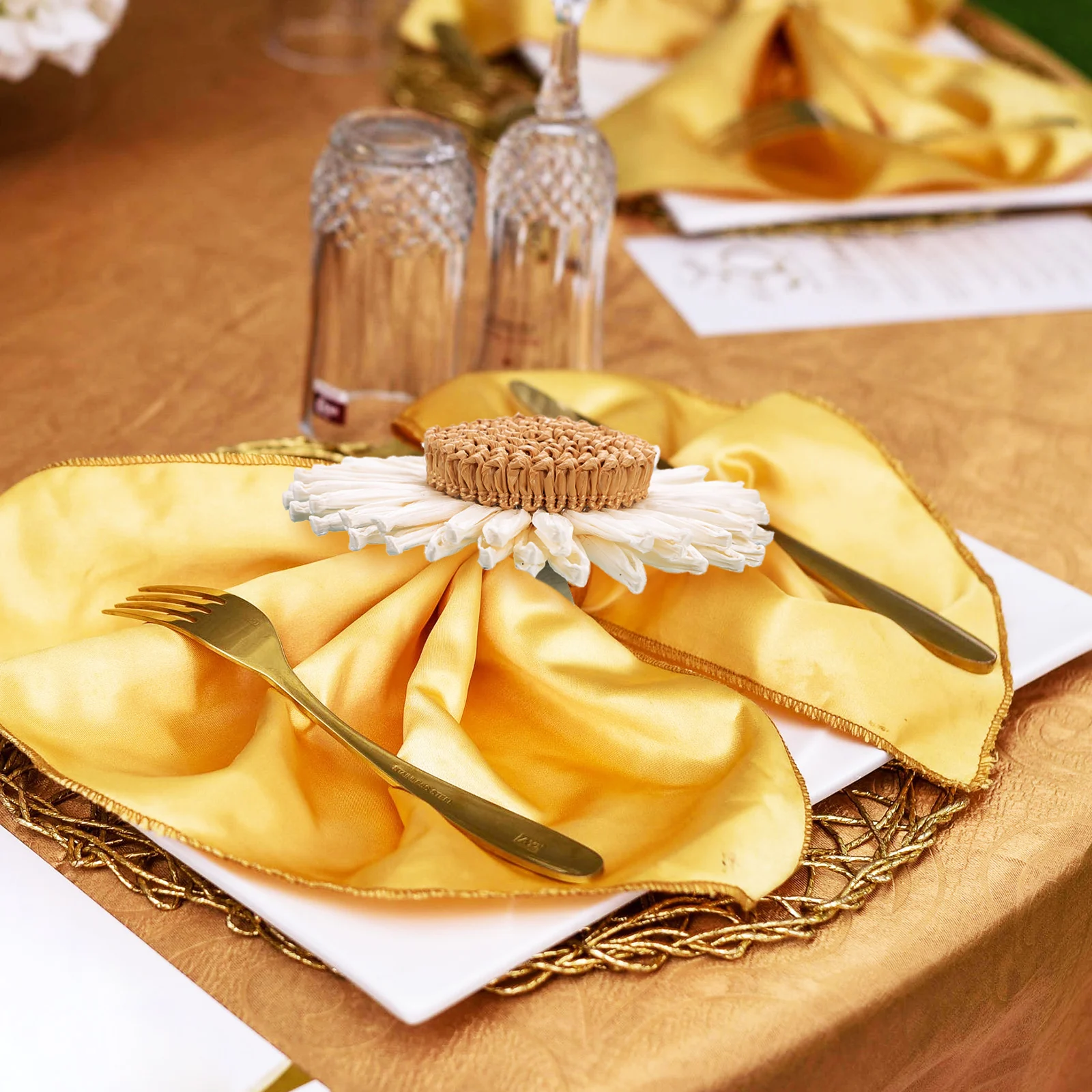 

4Pcs Sunflower Decorative Napkin Rings Plastic Dinner Table Decor Wedding Party Napkin Holders Dinner Table Decor