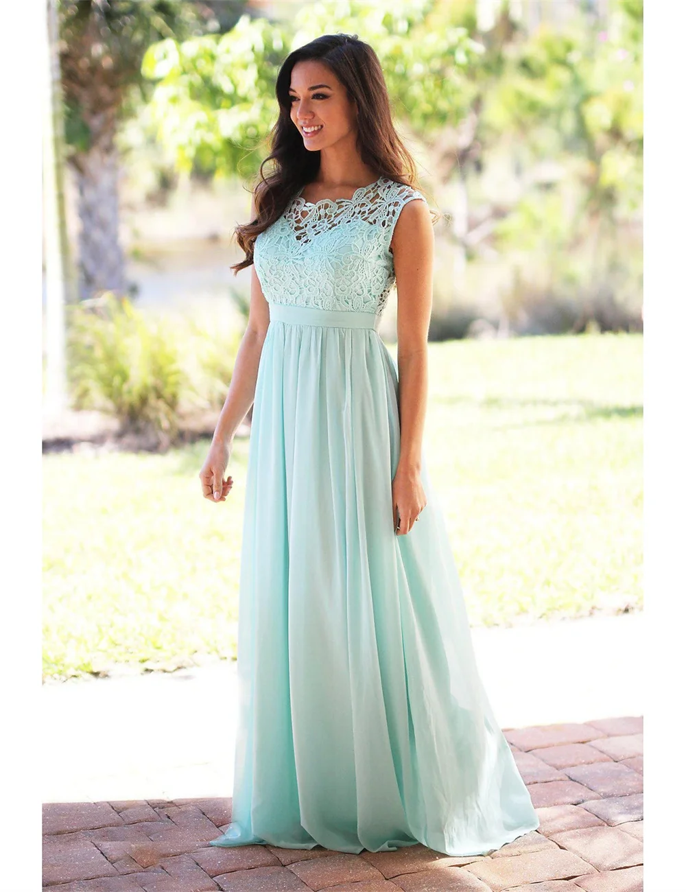 

Elegant Wedding Party Dresses A-Line Bridesmaid Dresses Beautiful Cut-Out Lace Appliques Chiffon Sleeveless Floor Length 2024