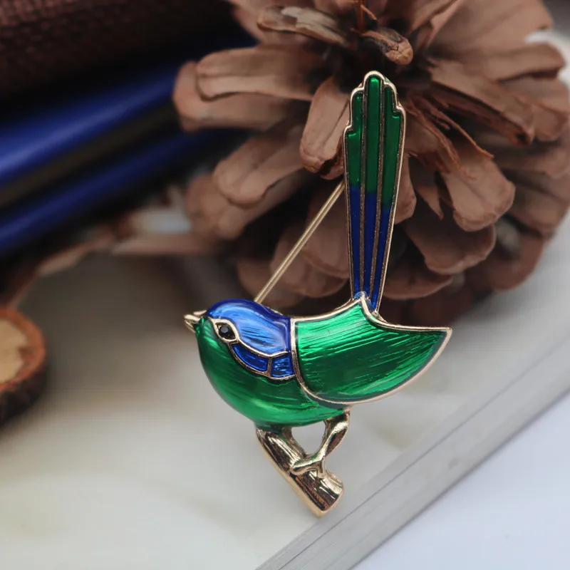 Enamel Simulated Bird Brooch Pins For Women Flying Swallow Exquisite Quality Ainmal Brooches Coat Shawl Accessories Jewelry Gift