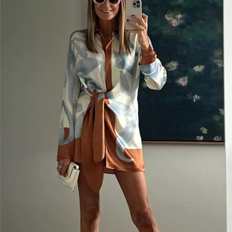 เดรสสั้นแขนยาวพิมพ์ลายกราฟิกสุดฮิต สไตล์ลำลองหลวมๆ สำหรับผู้หญิง แต่งเชือกผูก เหมาะสำหรับงานปาร์ตี้ แฟชั่นผู้หญิง ปกเสื้อเชิ้ต คอลเลคชั่น 2025