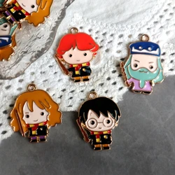 Colgante de aleación de esmalte de personaje de dibujos animados, amuleto de Metal de Anime, brujería escolar, bricolaje, collar, pulsera, pendiente, llavero, accesorio, 8 piezas