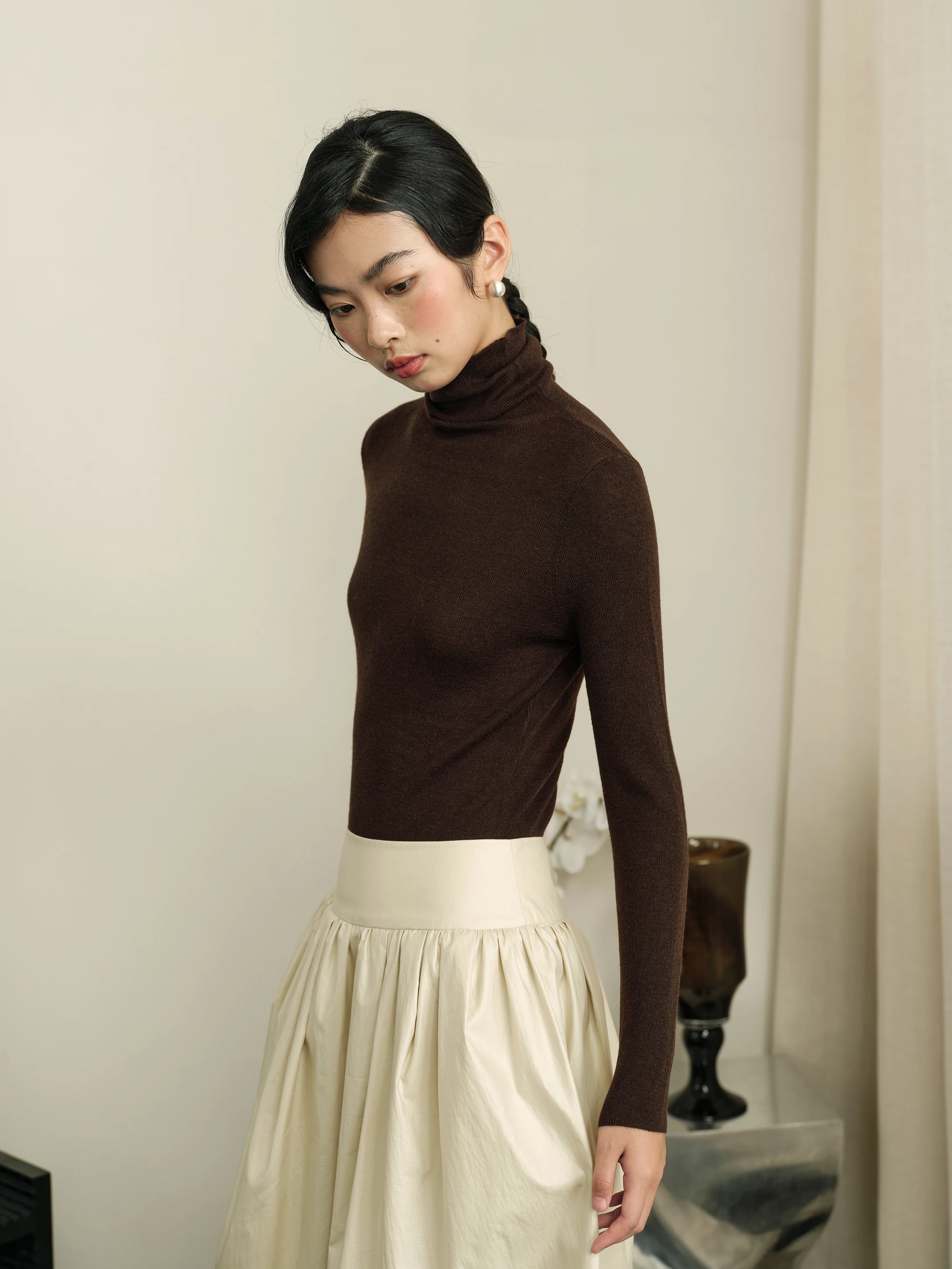 

Оригинальный трикотажный топ YUANYE из мериносовой шерсти кофейного цвета с высоким воротником, базовая одежда для осени и зимы, облегающий, длинный рукав.