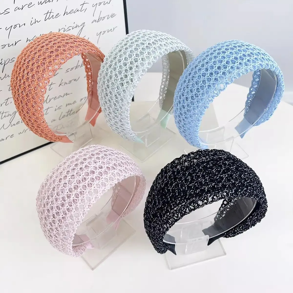 

Knitted wide edge headband is simple, fashionable, versatile, and looks small. 2026 summer new headband hair accessories