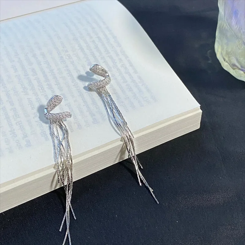 

MDL Moissanit1 Style Explosion Fairy Name Slow Tassel Earrings Plated 18K Ins Niche Design Earrings Elegant Long Earrings