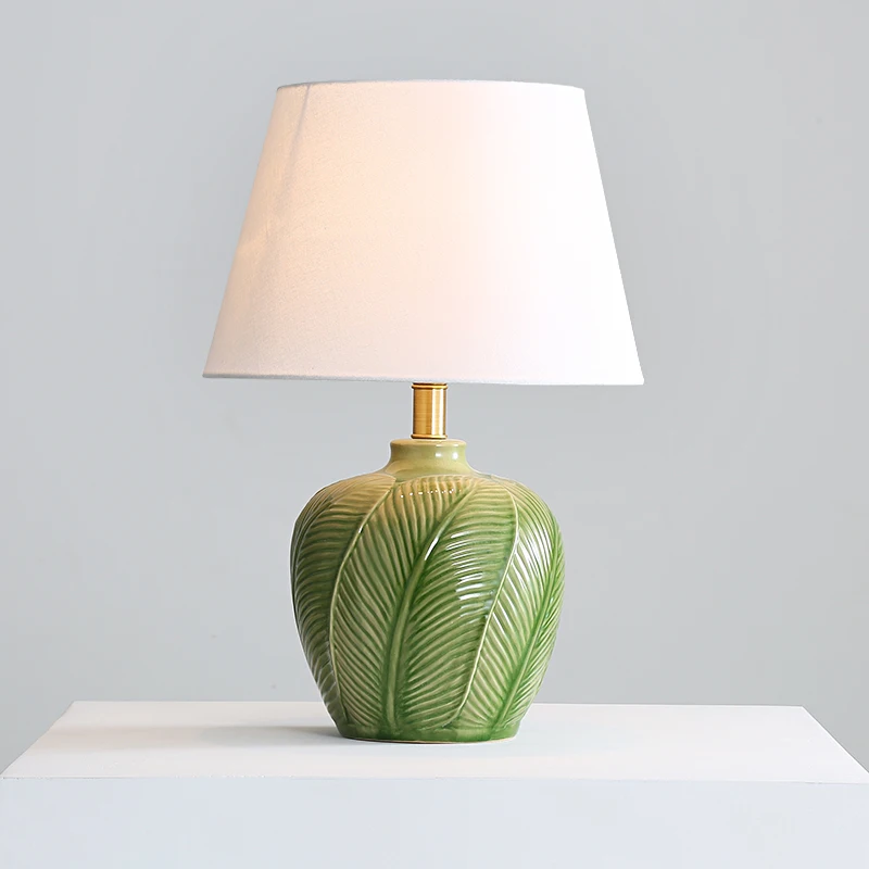 

New American light luxury high-end bedroom bedside decoration modern simple creative living room ceramic table ornamen lamp