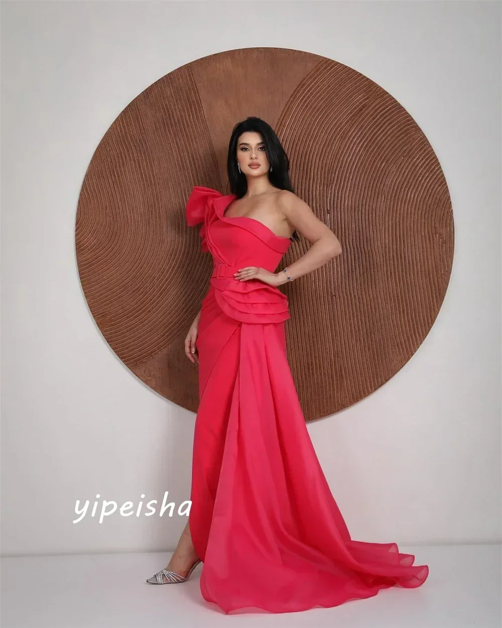 カスタムメイドのプロムドレス サウジアラビア 高級ファッション ワンショルダー シース セレブリティ風 花柄 フロア丈 シャルムーズ イブニングドレス