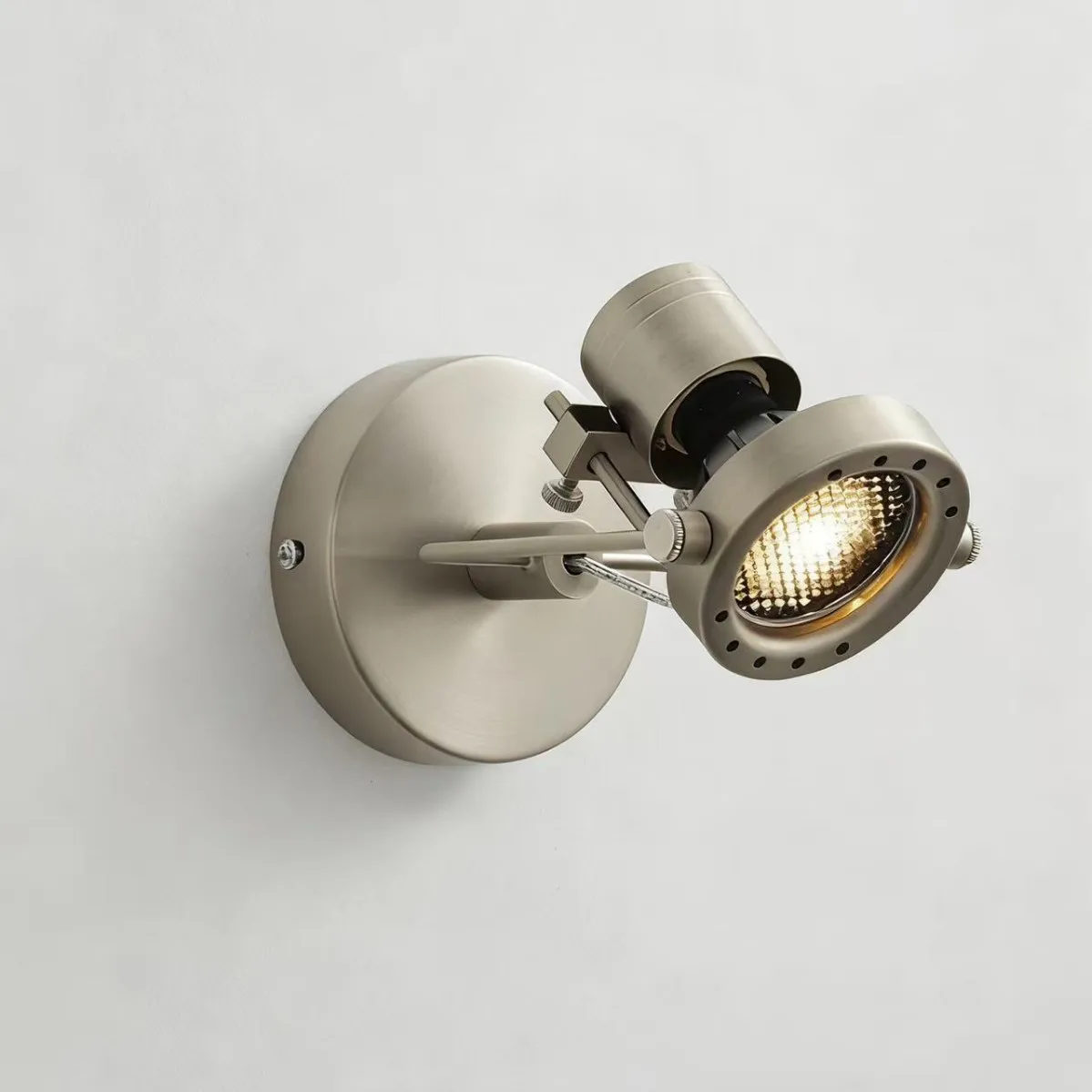 2026 Retro Geometric Metal Wall Spotlight Bauhaus Industrial LED For Gallery Sign Bathroom Mirror Ambient Sconce