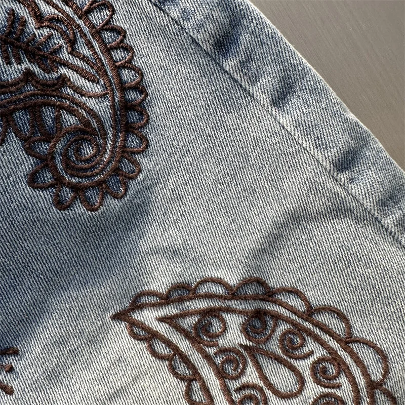 Hohe Taille Abnehmen Gestickte Blumen Ausgefranste Design Jeans Frauen Herbst Neue Straße Persönlichkeit Mode Lässig Fünf-punkt Hosen