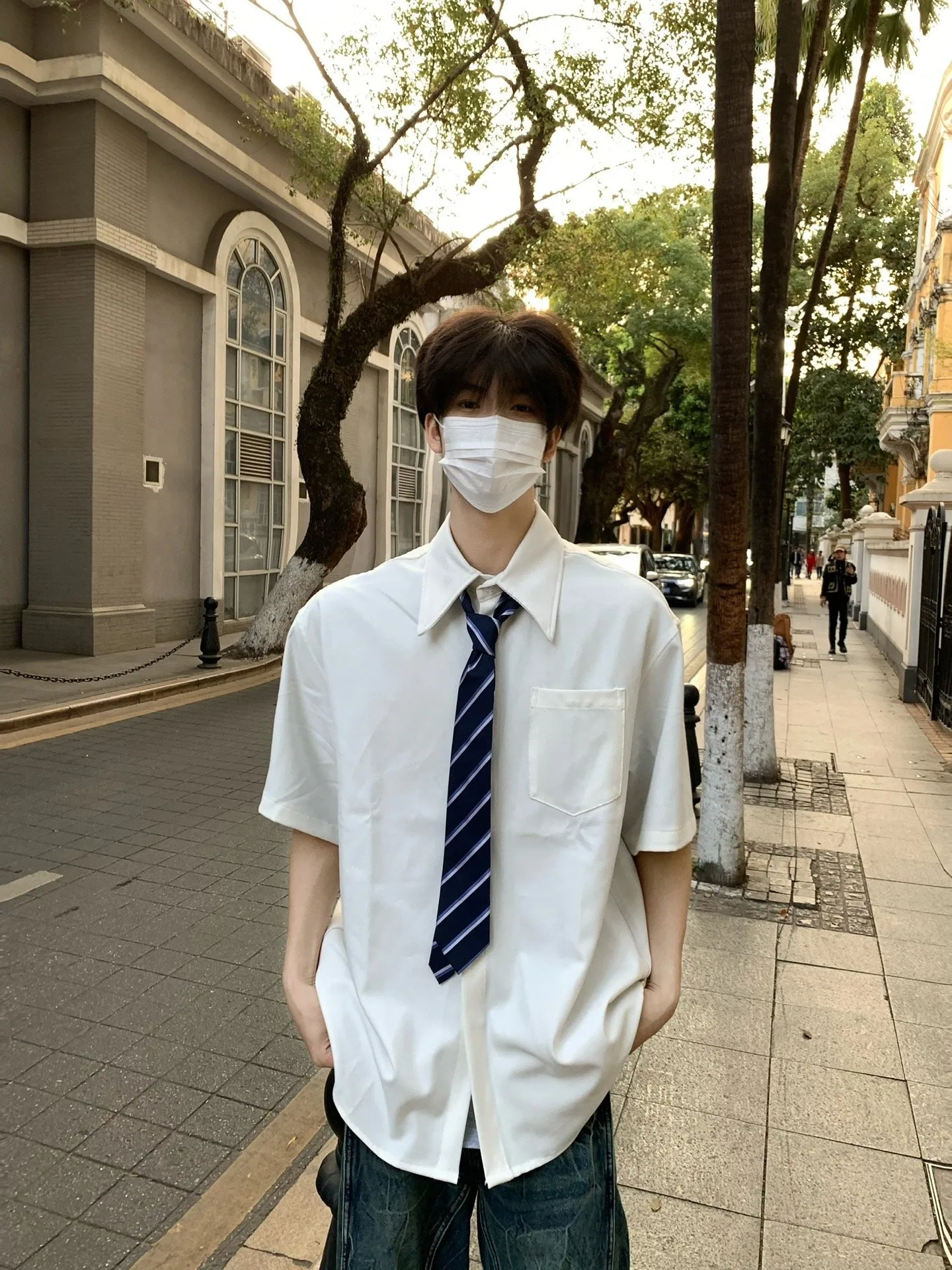 

White Thin Short Sleeve Men's Shirt Summer High-End DK Uniform Half Sleeve Shirt College Style Five-Arm Outerwear