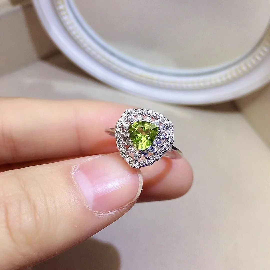 dazzling-silver-gemstone-ring-6mm-06ct-vvs-grade-natural-peridot-ring-fashion-925-silver-peridot-jewelry