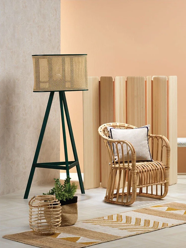 Nordycka lampa podłogowa z litego drewna i rattanu, B&B Hotel Inn, retro dekoracyjna rama, kreatywna lampka nocna do sofy.