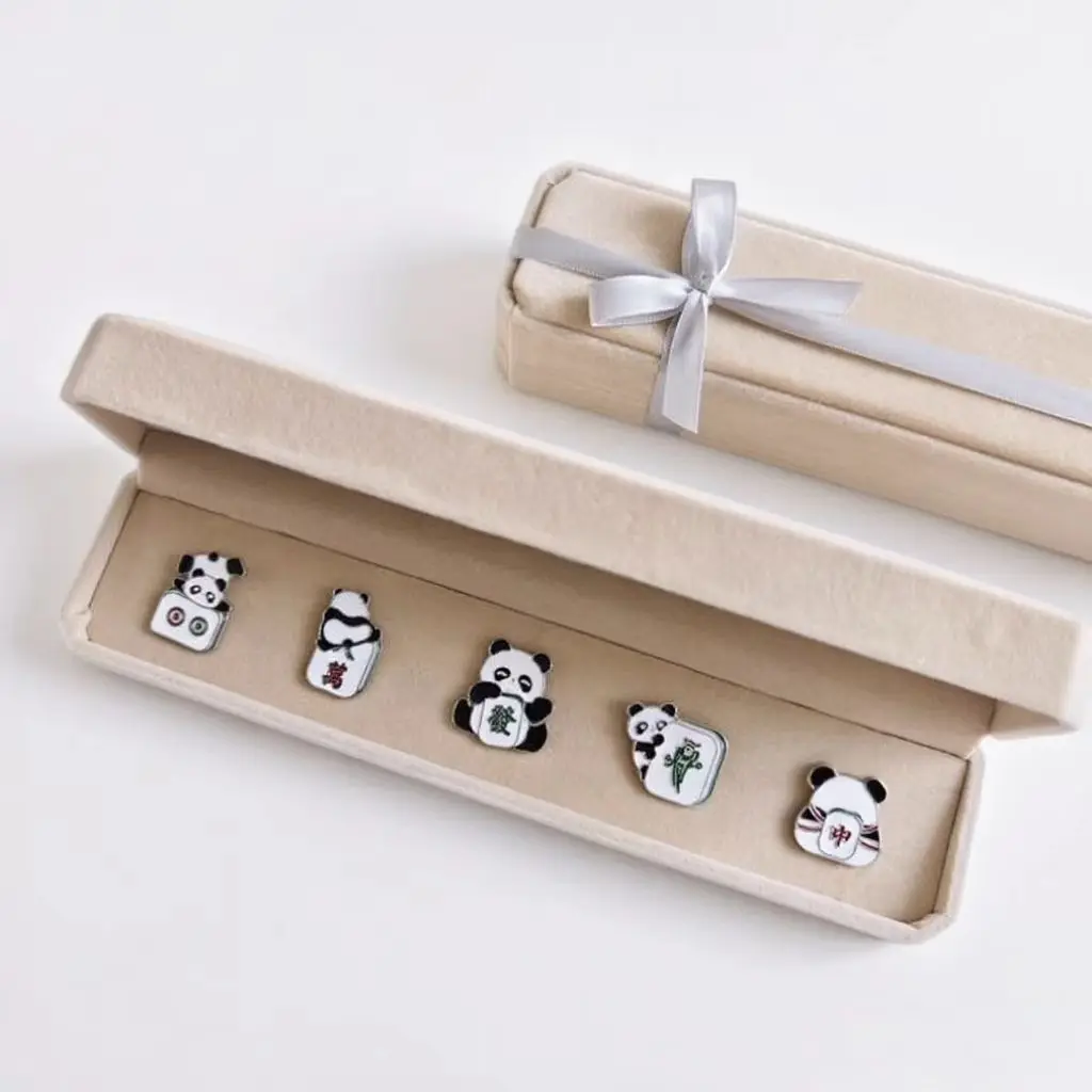 เข็มกลัดแพนด้าลักษณะสไตล์จีน