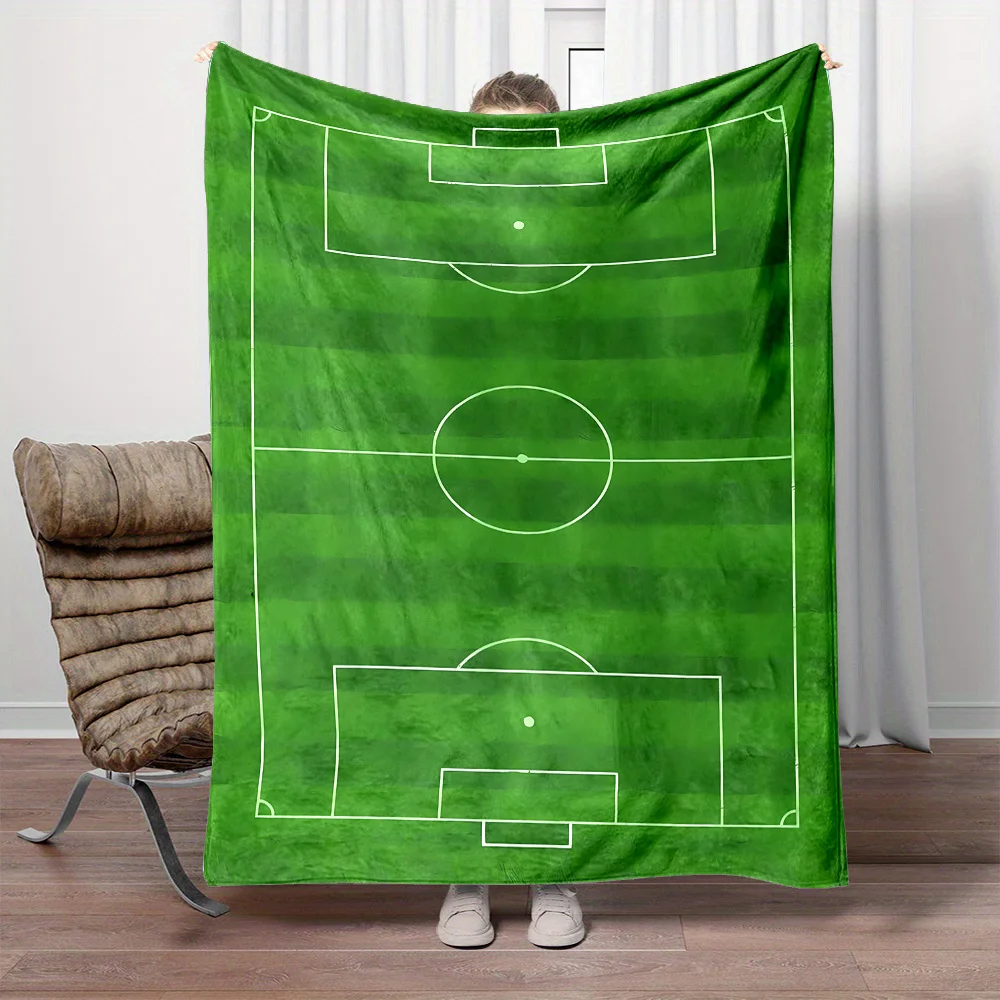 Flanell-Überwurfdecke mit Fußballfeldmotiv |   Perfekt für Fußballfans – ideal für Couch, Bett, Reisen