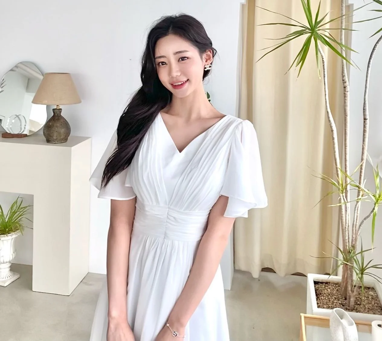 2022 Elegant V-Neck Backless Bride Dresses Vintage A-Line Flare Sleeves Wedding Gowns Chiffon Korea Photography Bridal Gown