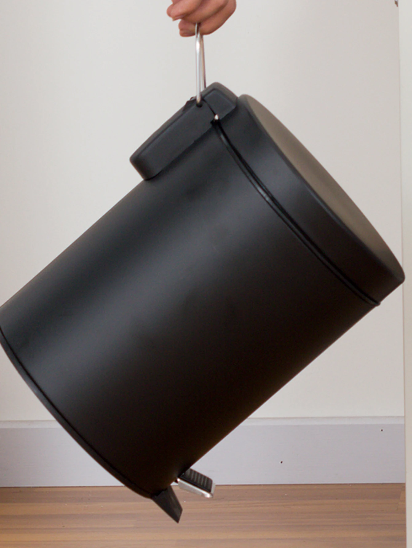 3L Mini Black Round Lidded Step Trash Can Compact Garbage Bin with Removable Liner Bucket and Handle School Bathroom Kitchen