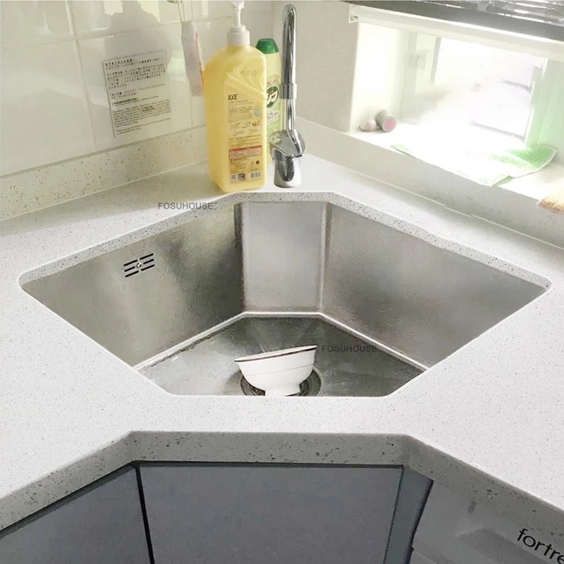 Home Küchenspülen aus schwarzem Edelstahl, luxuriöses Küchenzubehör, kreatives Diamant-Eckwaschbecken mit einem Schlitz, sechseckiges Waschbecken