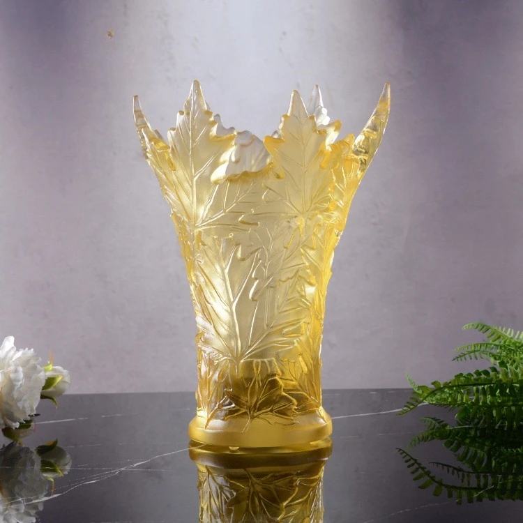 Custom luxury crystal large vase decoration modern maple leaf transparent case decoration center