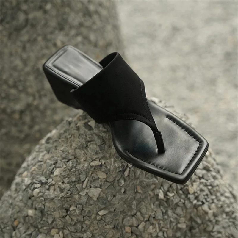 Black Flip Flops High Heel Slippers Outdoors Women's Summer Thick Soled Split Toe Slippers French Chunky Heels Half Shoes