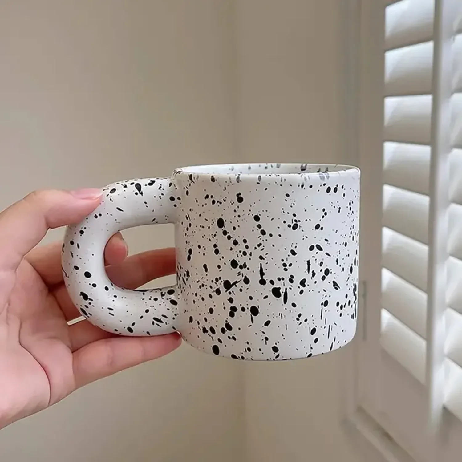 300ml Black and White Ceramic Coffee Mug Creative Nordic Handmade Cups with Irregular Spotted Design Thick Handle Porcelain Mugs