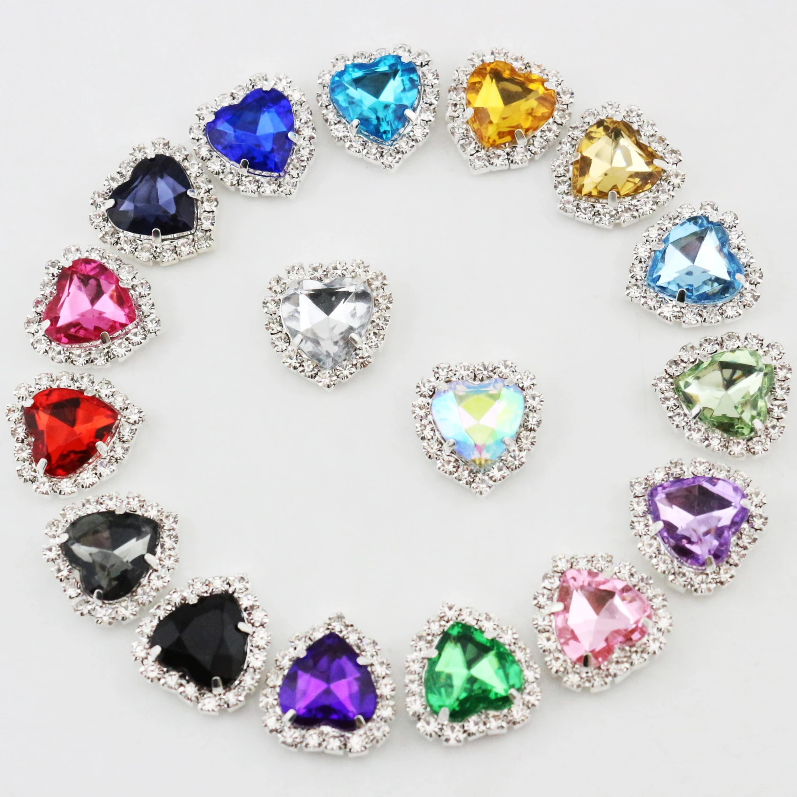 

Fashion 16*16mm Silver/Gold Romantic Heart Rhinestone Button 2019 Decorate Wedding Invitations Hair Flower Center Scrapbooking