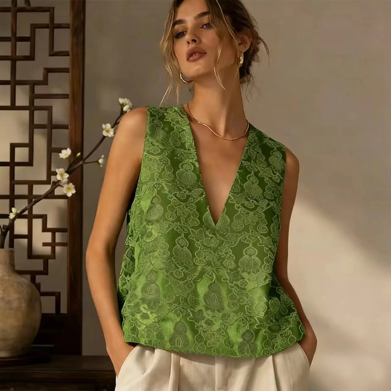 

Женский жаккардовый жилет с глубоким V-образным вырезом, новый, в китайском стиле, с капюшоном, верхняя одежда, уличный стиль, винтажный, без рукавов, в стиле Ханьфу, чонсам, жилетка